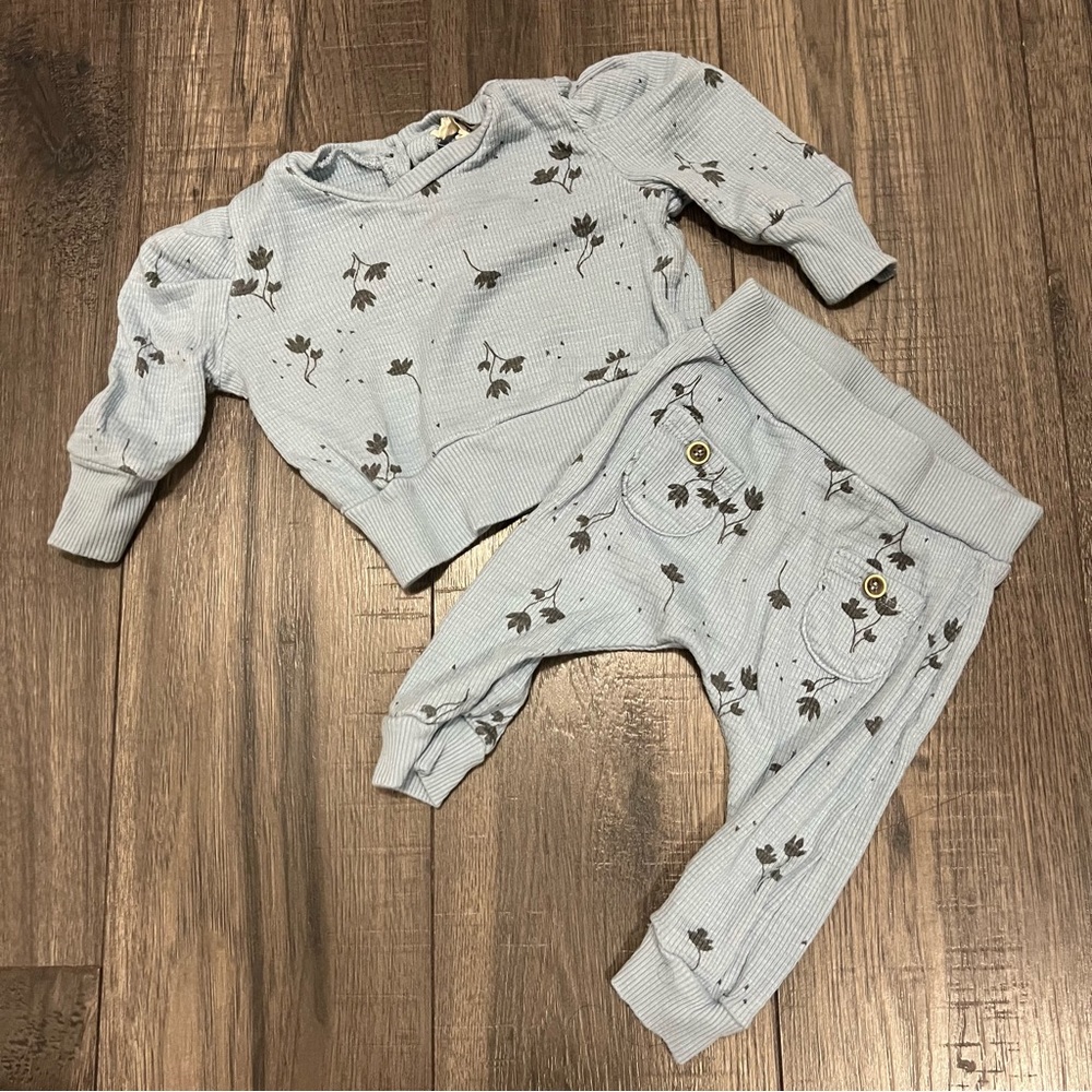 Jessica Simpson Blue with Black Floral Design Sweatshirt and Pants
